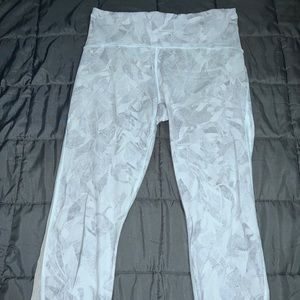 Lululemon size 12 cropped leggings